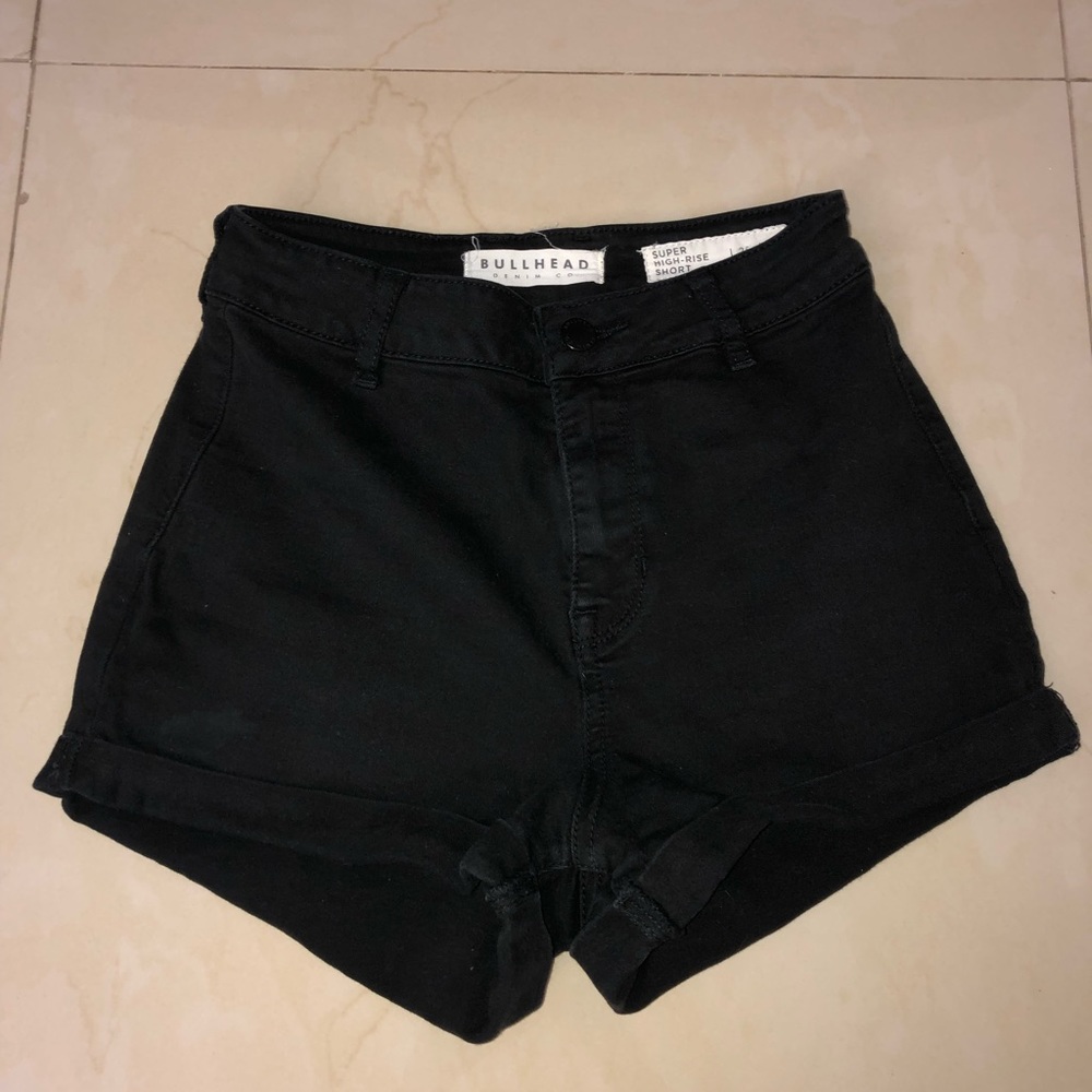 Black high waisted PacSun shorts